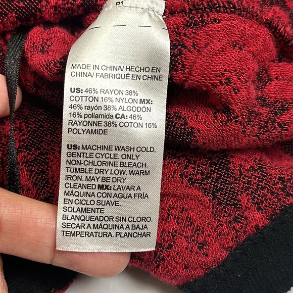 Chico’s Women’s Size 2 Pullover Sweater Animal Print Red Black Mature Holiday - Picture 5 of 7